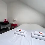 Super 5 Avec 4 Sdb Pres Du Centre Et Gare Apartamento Reims