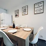 Super 5 Avec 4 Sdb Pres Du Centre Et Gare Apartamento Reims