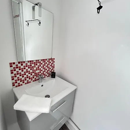 Super 5 Avec 4 Sdb Pres Du Centre Et Gare Ρενς