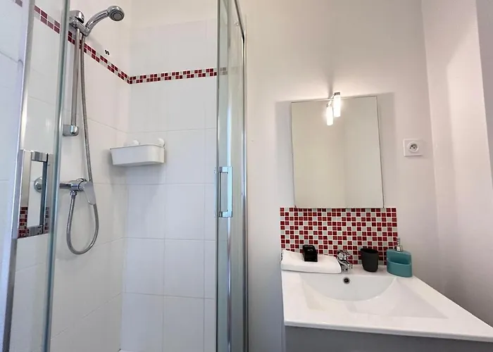 Super 5 Avec 4 Sdb Pres Du Centre Et Gare *